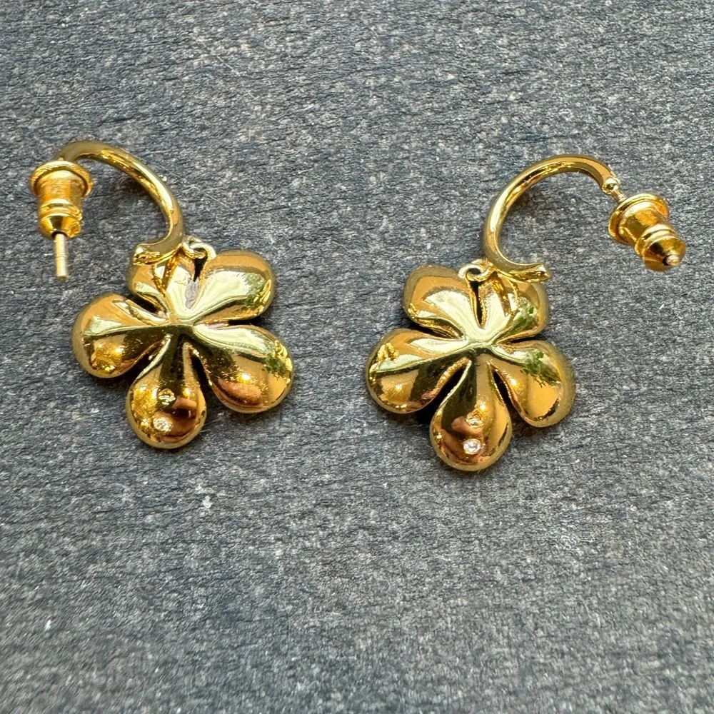 Kate Spade Spring Scene Flower Huggies - Picture 3 of 3